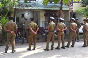  அறிமுகமில்லாதவர்களிடமிருந்து உணவு பொருட்கள் எதையும் பெற வேண்டாம் - இலங்கையர்களுக்கு எச்சரிக்கை