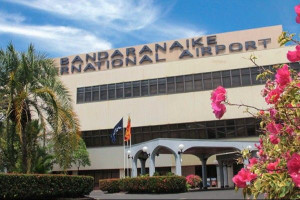 கட்டுநாயக்க விமான நிலையத்தில் சிக்கிய வெளிநாட்டு பெண்