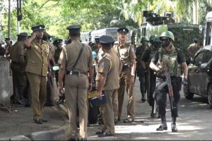 இலங்கையில் சூதாட்ட விடுதி முற்றுகை - 10 பேர் கைது!