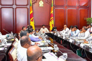 இலங்கையில் மீள்குடியேற்ற வேலைத்திட்டத்தை விரைவுபடுத்த ஜனாதிபதி அறிவுறுத்தல்