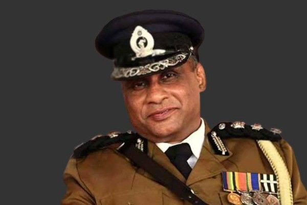 இலங்கையின் முன்னாள் பொலிஸ் மா அதிபர் உயிரை மாய்ப்பு!