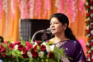 குடியரசு என்றால் என்னவென்று கவர்னருக்கு தெரியாது - கனிமொழி எம்.பி