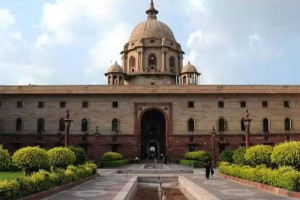 ராகுலுக்கு எதிராக உரிமை மீறல் நோட்டீஸ்: மத்திய அரசு