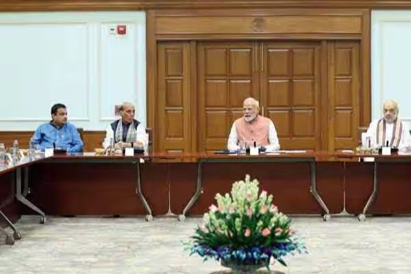 மேற்காசியாவில் பதற்றம் ! பிரதமர் மோடி தலைமையில் மந்திரிசபை கூட்டம்