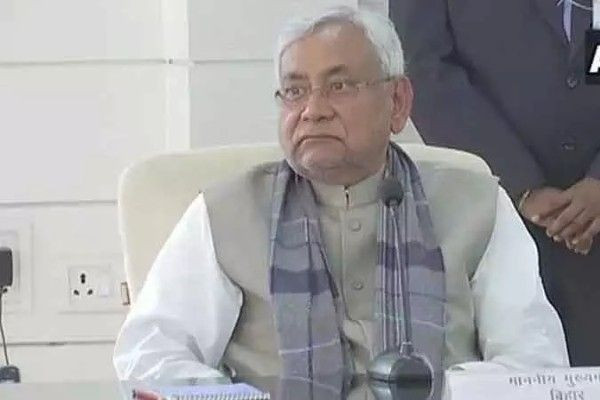 முதல்வர் பதவியில் இருந்து விலகுகிறார் நிதிஷ் குமார்? பீஹார் அரசியலில் பரபரப்பு