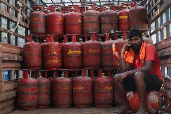 சமையல் காஸ் சிலிண்டர் குறித்து பீதியடைய வேண்டாம்: மத்திய அரசு விளக்கம்