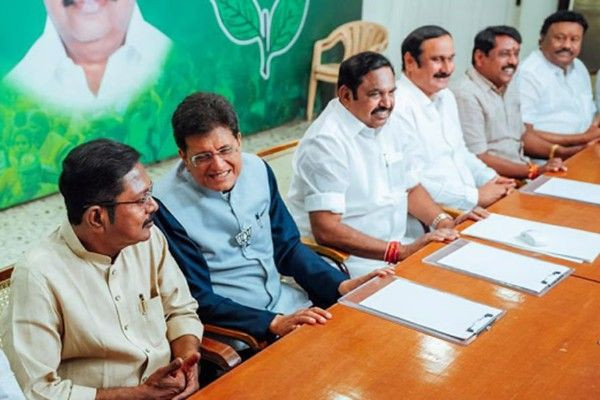 தேசிய ஜனநாயக கூட்டணியில் தொகுதி பங்கீடு ஒப்பந்தம் கையெழுத்து