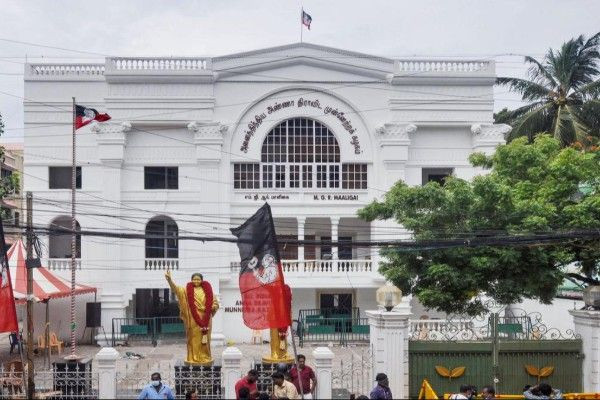 அதிமுக 169 தொகுதிகளில் களமிறங்குகிறது: தேர்தல் களத்தில் அதிமுகவின் வியூகம்.