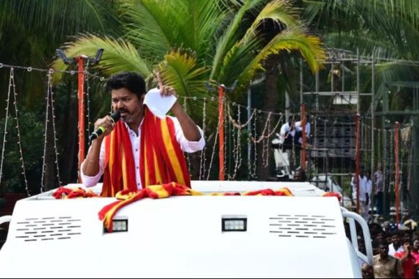 விஜய் மீது வழக்கு ஏன்..? - விளக்கம் கேட்கும் தேர்தல் ஆணையம்