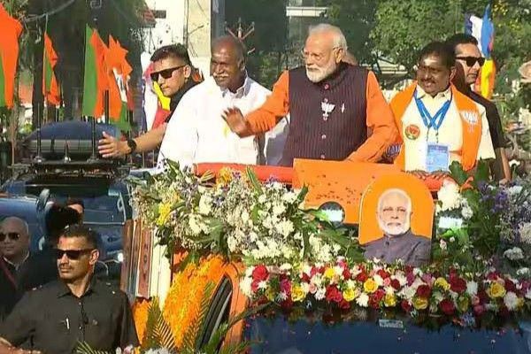 புதுச்சேரியில் பிரதமர் மோடி ரோடு ஷோ