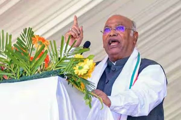 மகளிர் இட ஒதுக்கீடு சட்டத்திருத்தம் அப்பட்டமான தேர்தல் நடத்தை விதிமீறல்: கார்கே