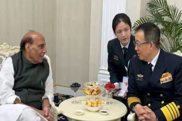 சீன ராணுவ அமைச்சருடன் ராஜ்நாத் சிங் சந்திப்பு!