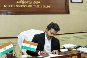 கோவில்கள், பள்ளி, கல்லூரிகள் அருகே உள்ள டாஸ்மாக் கடைகளை மூட முதல்-அமைச்சர் விஜய் உத்தரவு