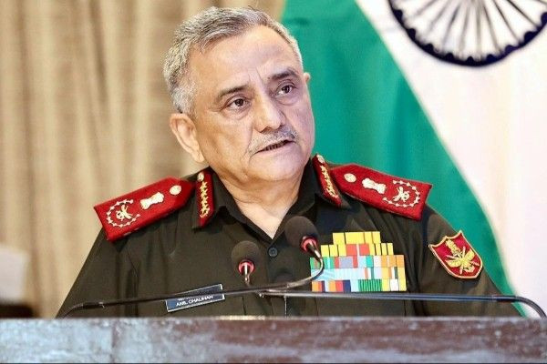 எதிர்காலத்தில் பலமுனைகளில் போர் நடக்கும்: முப்படை தலைமை தளபதி