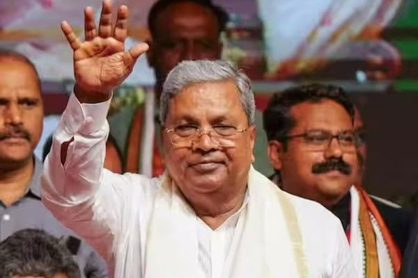கர்நாடக முதல்-அமைச்சர் பதவியை ராஜினாமா செய்த சித்தராமையா