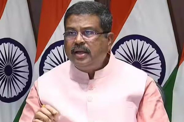 வெளிநாட்டு மொழிகள்... பள்ளிகளுக்கு எந்த உத்தரவும் பிறப்பிக்கவில்லை! தர்மேந்திர பிரதான்