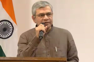 எண்ணெய் நிறுவனங்களுக்கு ரூ. 10,000 கோடி வழங்க மத்திய அமைச்சரவை ஒப்புதல்