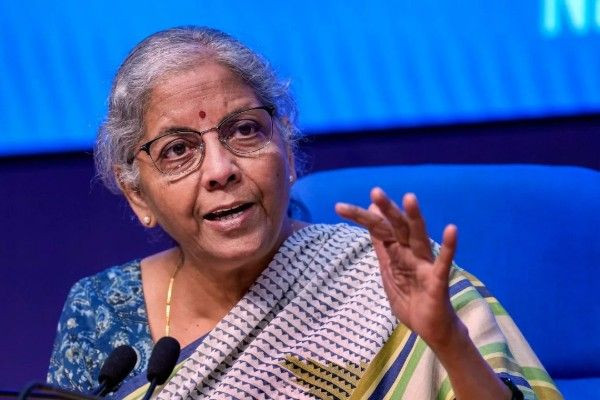 குறை சொல்வதற்காக மட்டுமே லோக்சபாவில் பேசும் ராகுல்: நிர்மலா சீதாராமன்