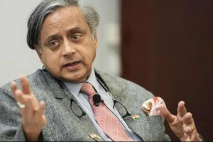 தேசிய அரங்கில் தவிர்க்க முடியாத ஆளுமை பிரதமர் மோடி; சசி தரூர்