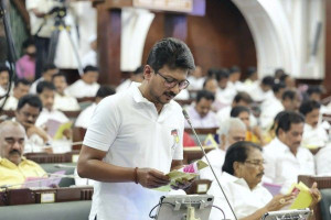ஆள் பிடிக்கும் வேலையை கைவிட்டு ஆட்சி நிர்வாகத்தில் கவனம் செலுத்துங்கள்: உதயநிதி