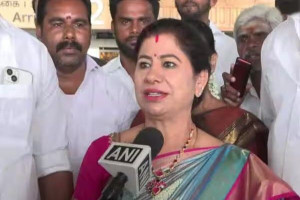 அமைச்சர் செங்கோட்டையனுடன் அதிமுக எம்எல்ஏ லீமா ரோஸ் சந்திப்பு