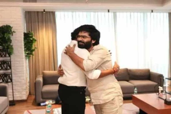 முதலமைச்சர் விஜய்யையே காக்க வைத்த சிம்பு ..