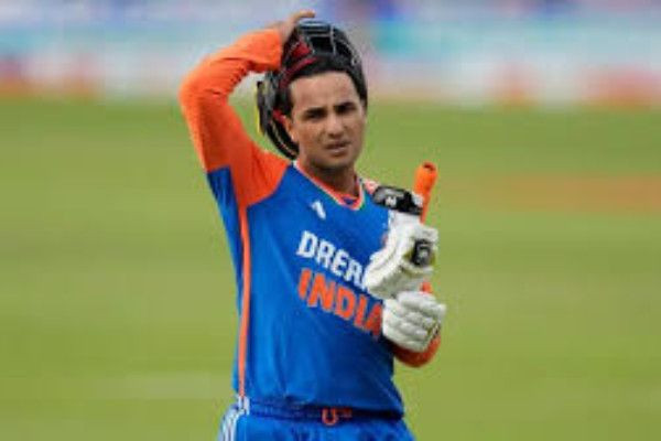 டி20 உலகக்கிண்ணத்தில் அபிஷேக் ஷர்மா திடீர் விலகல்...? மருத்துவமனையில் அனுமதி