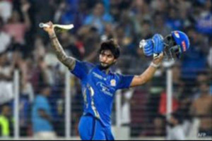 ஜெயசூரியவின் 18 வருட சாதனையை சமன் செய்த திலக் வர்மா - MI அபார வெற்றி