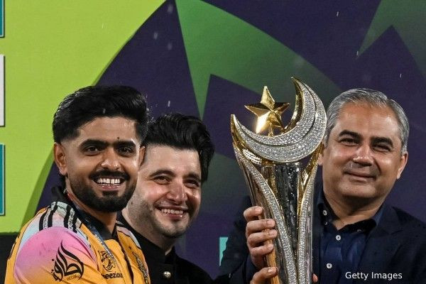 PSL கிண்ணத்தை வென்ற பெஷாவர் ஜல்மி அணி