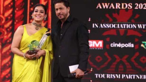 முதல் பாலிவுட் படத்திற்கே விருது பெற்ற நயன்..!