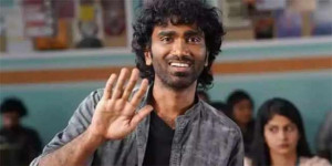 தீபாவளி ரேஸில் இருந்து திடீரென விலகிய பிரதீப் ரங்கநாதன் படம்..!