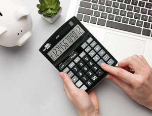 பாடசாலைகளில் 6.5 லட்சம் யூரோக்கள் மோசடி: கணக்காளர் கைது!