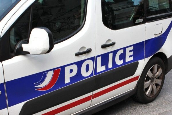 Argenteuil: வாகனத்தின் பின்பக்கத்தில் கட்டிப்போடப்பட்ட நபர் மீட்பு: இரு கடத்தல்காரர்கள் கைது!!