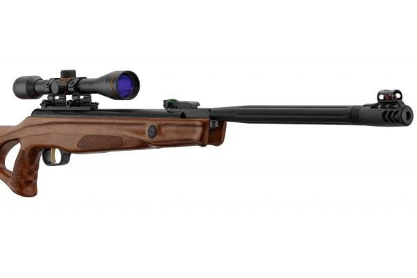 ய்வெலின் உயர்நிலைப் பாடசாலையில் காற்றுத் துப்பாக்கிச் சூடு: மூன்று பேர் கைது!!