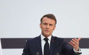 மக்ரோனை பதவி நீக்கம் செய்ய அழைக்கும் நிக்கோலா டுபொங்-என்யான்!!