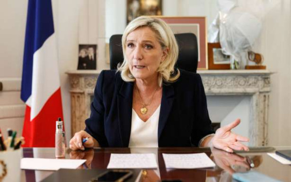 Pas-de-Calais மாவட்ட ஆலோசகர் பதவி நீக்கத்துக்கு எதிராக வழக்கு தொடரும் மரின் லு பென்...