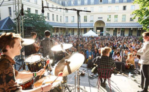 இசை விழாவில் பெண்கள் மீது ஊசி தாக்குதல்: 102 பேர் கைது! பலர் மருத்துவமனையில்!