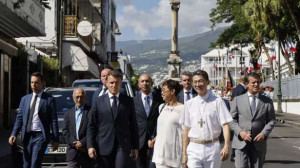 "வாழ்வதற்கு எதுவும் இல்லாத, கோபமாக இருக்கும் விவசாயிகளின் வேதனையை நான் ஆழமாக உணர்கிறேன்": ரீயூனியனில் மக்ரோன்!!