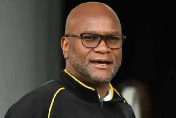 பரிஸ் ஹோட்டலுக்கு வெளியே இறந்த நிலையில் பிரான்சுக்கான தென்னாப்பிரிக்க தூதுவர் !!