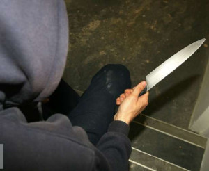 Paris 19 குடியிருப்பு பார்கிங்கில் ஒருவர் கத்திக்குத்தில்  உயிரிழப்பு!!