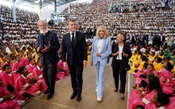 இந்தியப் பெருங்கடலிலிருந்து பாப்பரசருக்கு மக்ரோனின் ஆழ்ந்த அஞ்சலி!