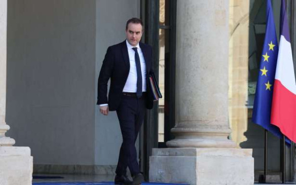 முன்னாள் அதிபர் சார்கோசியை சந்தித்த நாட்டின் புதிய பிரதமர்!!