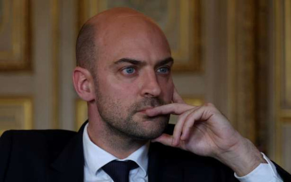 பிரான்ஸ் வெளியுறவு அமைச்சர் கிரீன்லாந்துக்கு பயணம் மேற்கொண்டுள்ளார்!!