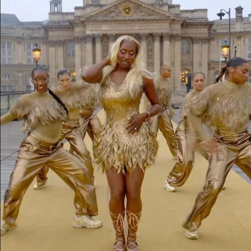 ஆயா நகாமுரா பிரஞ்சு  நாகரிகத்தை அச்சுறுத்துவதாக குற்றச்சாட்டு!