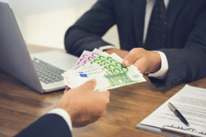 "எங்கள் சம்பளம் பணவீக்கத்திற்கு ஏற்ப இல்லை": புலம்பும் ஊழியர்கள்!