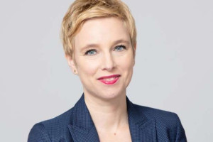 "குண்டுகளை வீசி ஜனநாயகத்தை கொண்டுவர முடியாது": பிரான்ஸ் எம்பி உரையால் சர்ச்சை!!