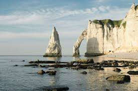 Étretat கடற்கரையில் கவனக்குறைவுக்கு   785 யூரோக்கள் குற்றப்பணம்!!