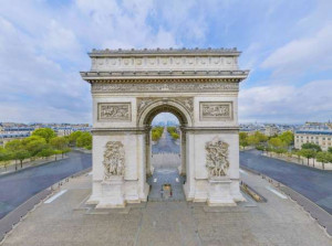 பரிஸ் அணையா விளக்கில் வழக்கறிஞர் ஒருவர் மலர்களை பறித்து அவமதிப்பு!!