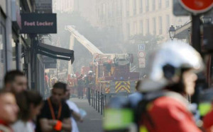 பாரிஸ் l'hôtel de ville பகுதியில் பாரிய தீவிபத்து ஐந்து தீயணைப்பு வீரர்கள் படுகாயம், ஒருவரை காணவில்லை.