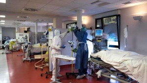 நோய்த்தொற்றின் உச்சம் நெருங்கி வருகிறது. தடுப்பூசிக்கு திரும்புங்கள்.